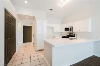 Photo #3: 2293733 Listing