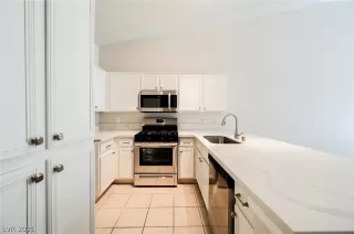 Photo #5: 2293733 Listing