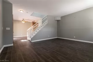 Photo #5: 2293770 Listing