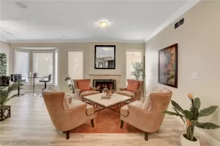 Photo #4: 2293835 Listing