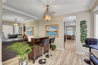 Photo #5: 2293835 Listing