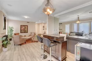 Photo #6: 2293835 Listing