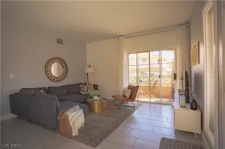 Photo #3: 2293866 Listing