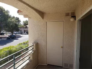 Photo #5: 2293873 Listing