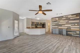 Photo #4: 2293910 Listing