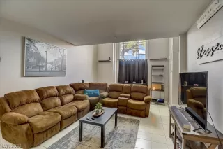 Photo #5: 2293973 Listing 