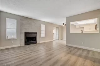 Photo #5: 2293981 Listing