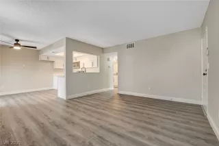 Photo #6: 2293981 Listing