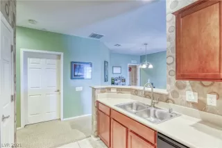 Photo #4: 2293993 Listing