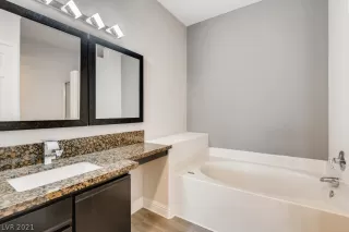 Photo #6: 2294056 Listing