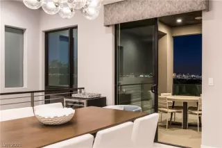 Photo #4: 2294065 Listing