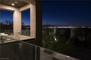 Photo #5: 2294065 Listing