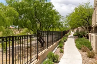 Photo #1: 2294075 Listing