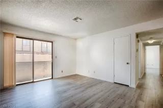 Photo #5: 2294099 Listing