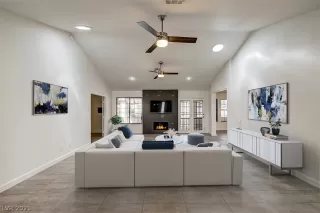 Photo #3: 2294222 Listing