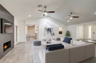 Photo #4: 2294222 Listing