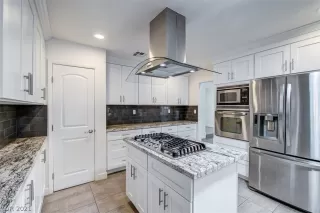 Photo #5: 2294222 Listing