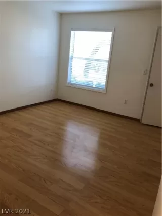 Photo #5: 2294294 Listing