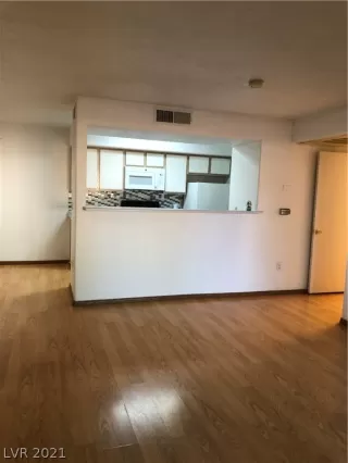 Photo #6: 2294294 Listing