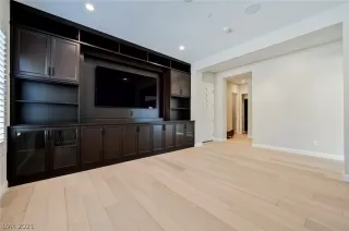 Photo #5: 2294295 Listing