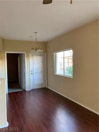 Photo #4: 2294301 Listing