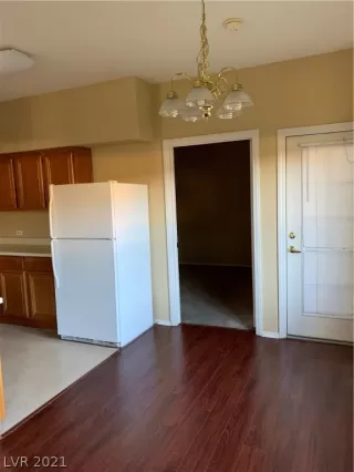 Photo #6: 2294301 Listing