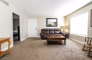 Photo #6: 2294395 Listing