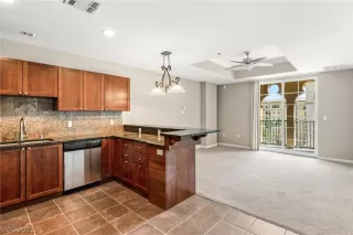 Photo #2: 2294431 Listing