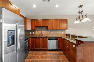 Photo #3: 2294431 Listing