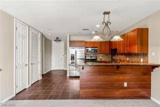 Photo #5: 2294431 Listing