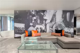 Photo #1: 2294442 Listing