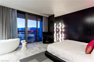 Photo #2: 2294442 Listing