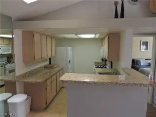 Photo #4: 2294454 Listing