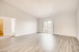 Photo #5: 2294477 Listing