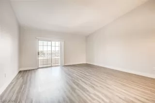 Photo #6: 2294477 Listing