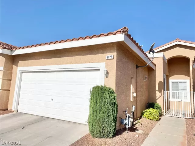 MLS: 2294496 Condo For Sale