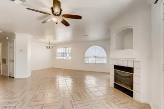 Photo #5: 2294501 Listing