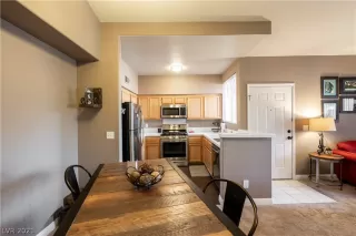 Photo #5: 2294517 Listing