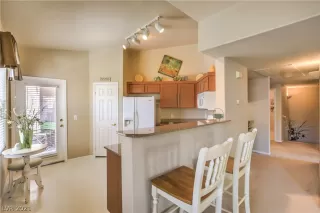 Photo #6: 2294530 Listing