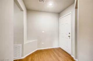 Photo #5: 2294536 Listing