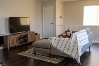 Photo #1: 2294578 Listing 