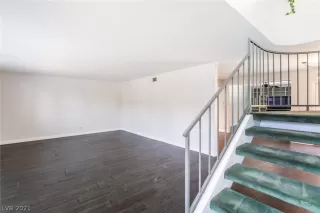 Photo #2: 2294633 Listing