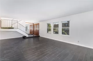 Photo #3: 2294633 Listing