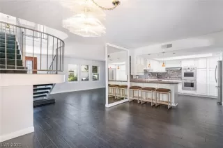 Photo #6: 2294633 Listing