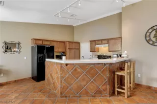 Photo #5: 2294641 Listing 