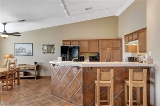 Photo #6: 2294641 Listing 