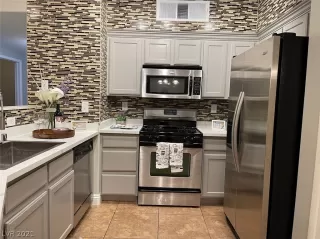 Photo #1: 2294642 Listing