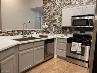 Photo #2: 2294642 Listing