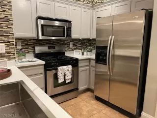 Photo #3: 2294642 Listing