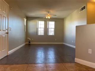 Photo #5: 2294642 Listing